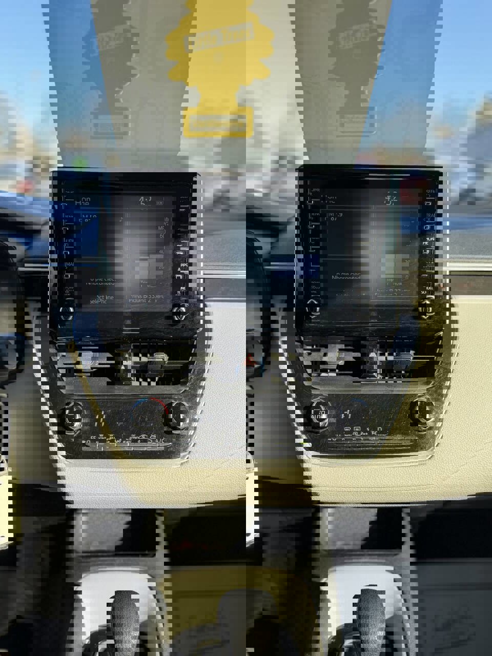 Used 2020 Toyota Corolla LE image 17