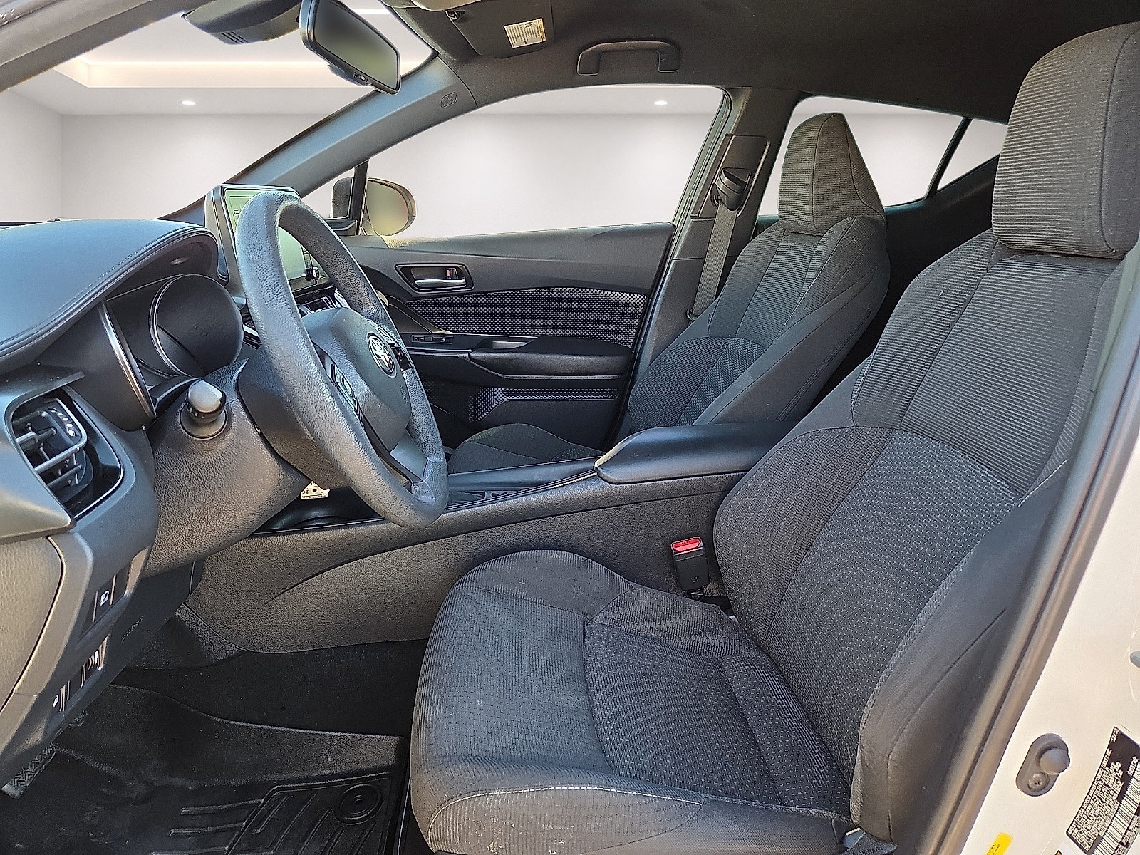Used 2019 Toyota C-HR LE FWD image 15