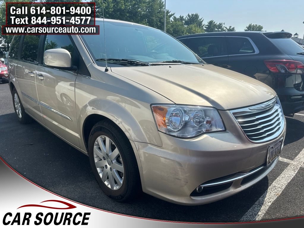 Used 2014 Chrysler Town & Country Touring FWD image 1