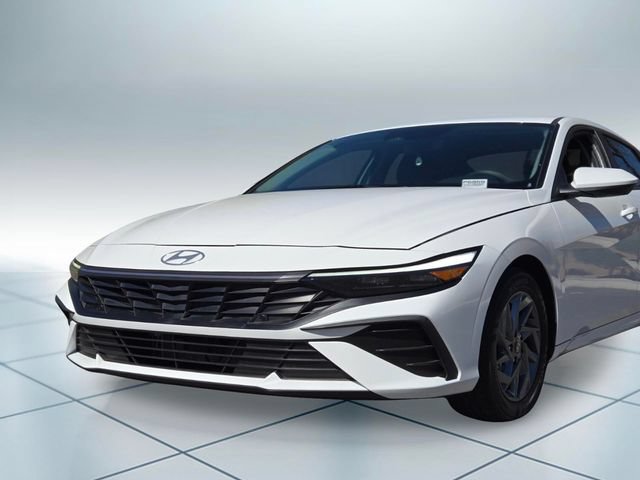 Used 2024 Hyundai Elantra Blue FWD image 9