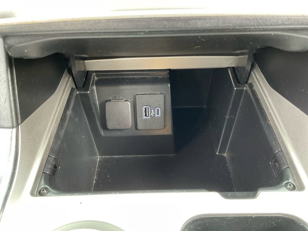 Used 2022 Ford Explorer XLT w/ Equipment Group 202A AWD/4WD image 25