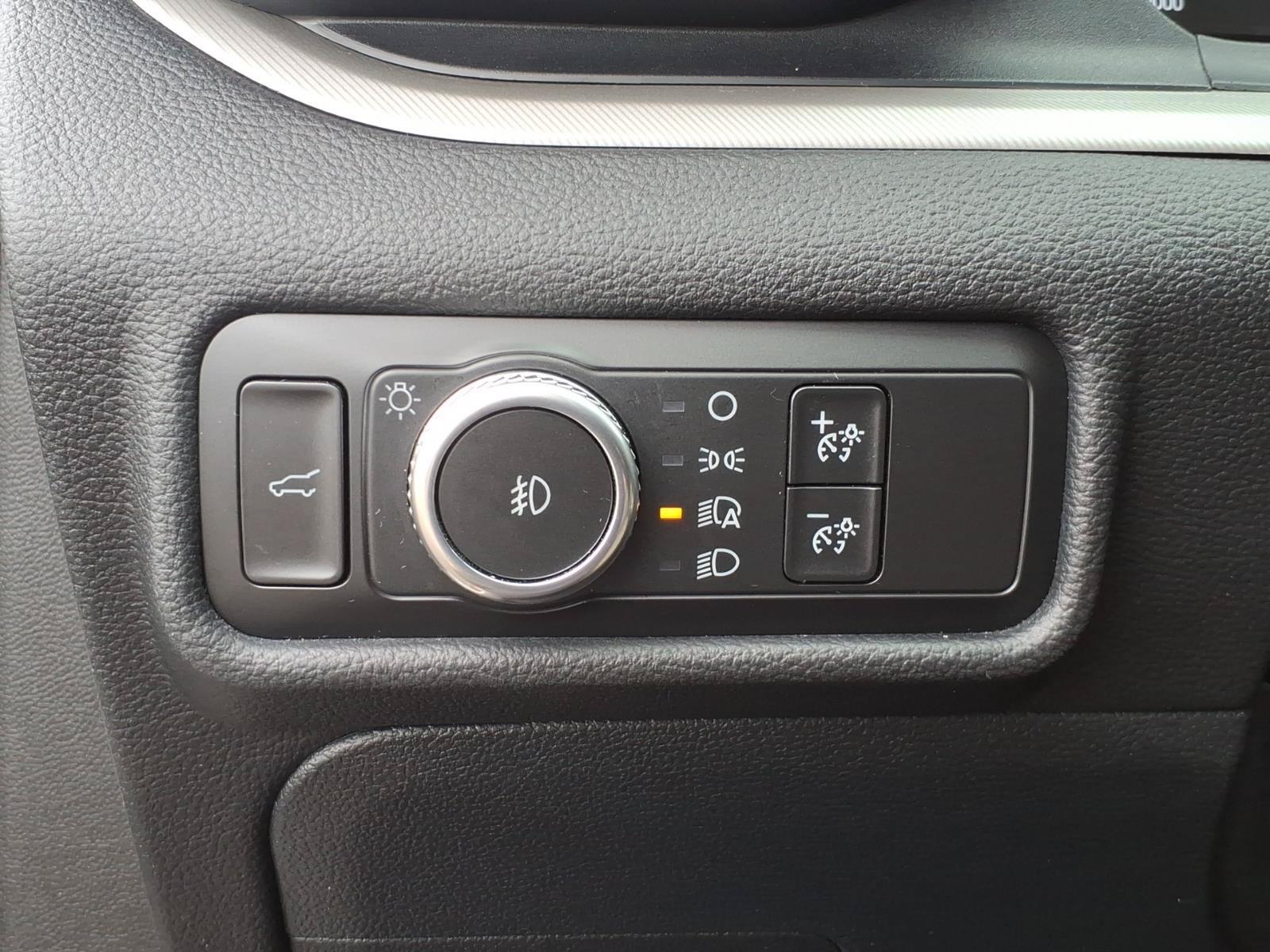Used 2020 Ford Explorer XLT w/ Equipment Group 202A AWD/4WD image 14