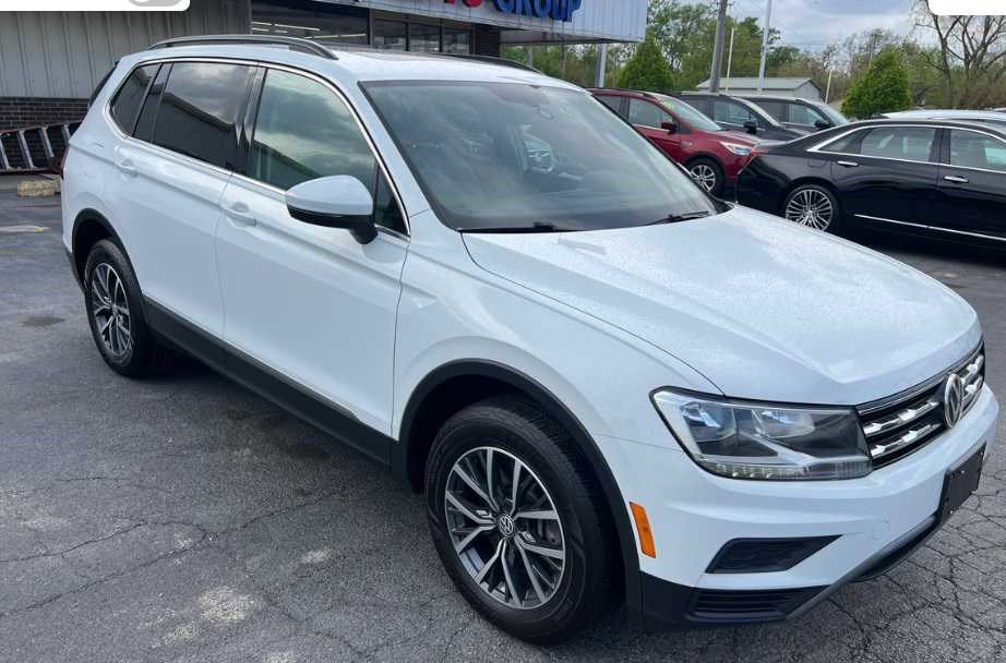Used 2020 Volkswagen Tiguan SE w/ Panoramic Sunroof Package AWD/4WD image 3