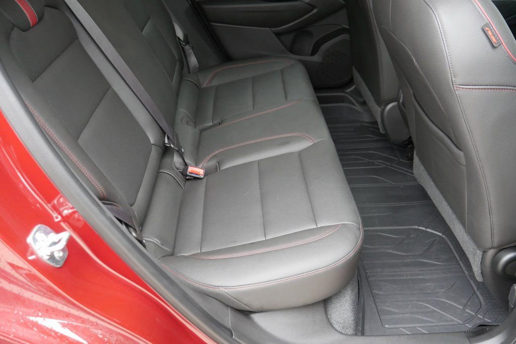 Used 2025 Chevrolet Trax RS w/ Sunroof Package image 24