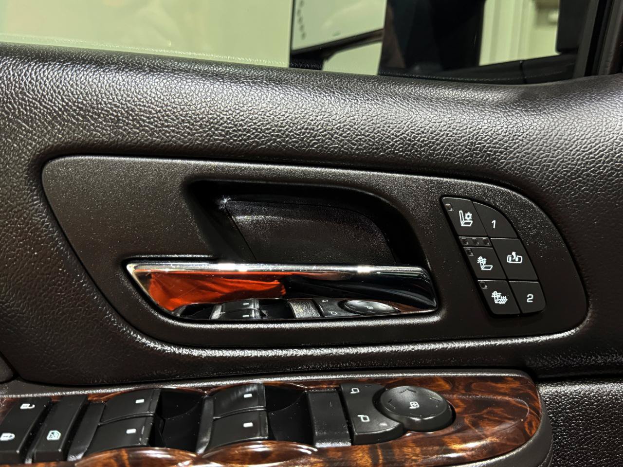 Used 2011 GMC Sierra 3500 Denali AWD/4WD image 28