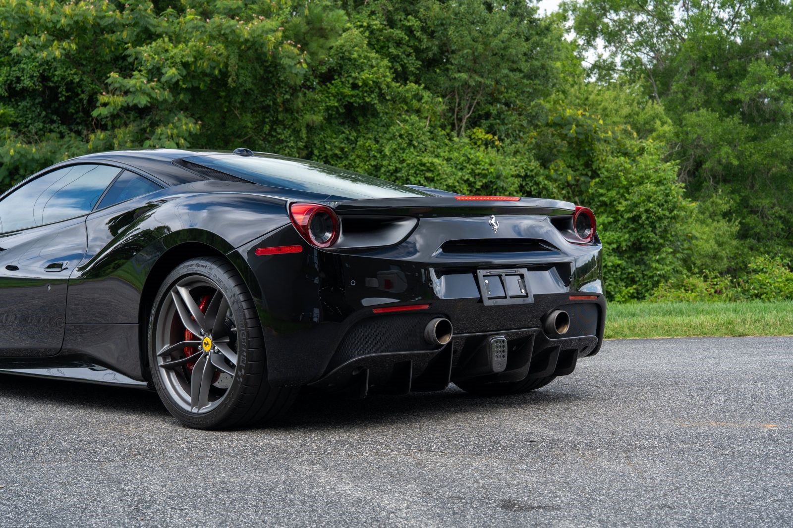Used 2018 Ferrari 488 GTB RWD image 22