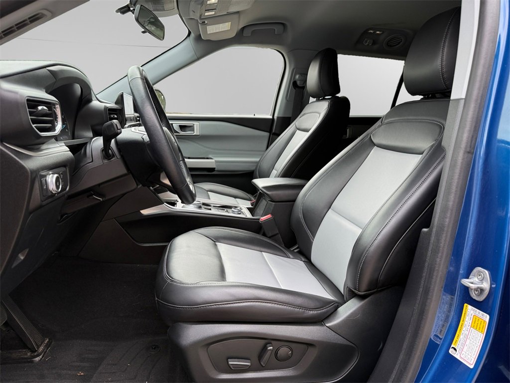 Certified 2022 Ford Explorer XLT w/ Equipment Group 202A image 10