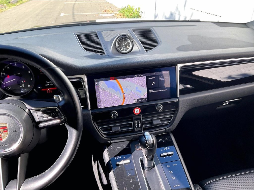Certified 2023 Porsche Macan AWD/4WD image 10