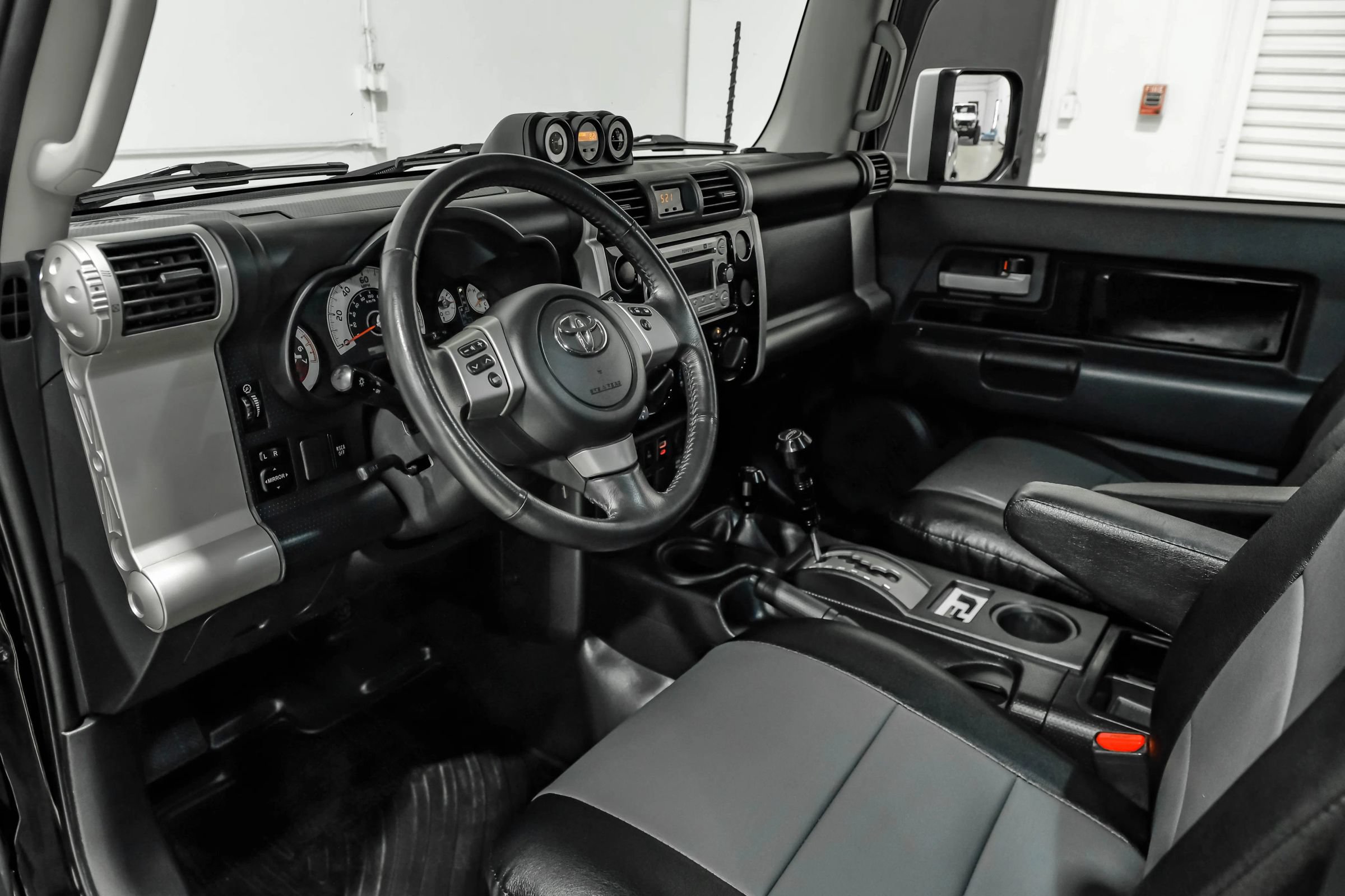 Used 2013 Toyota FJ Cruiser 4WD w/ Upgrade Pkg image 20
