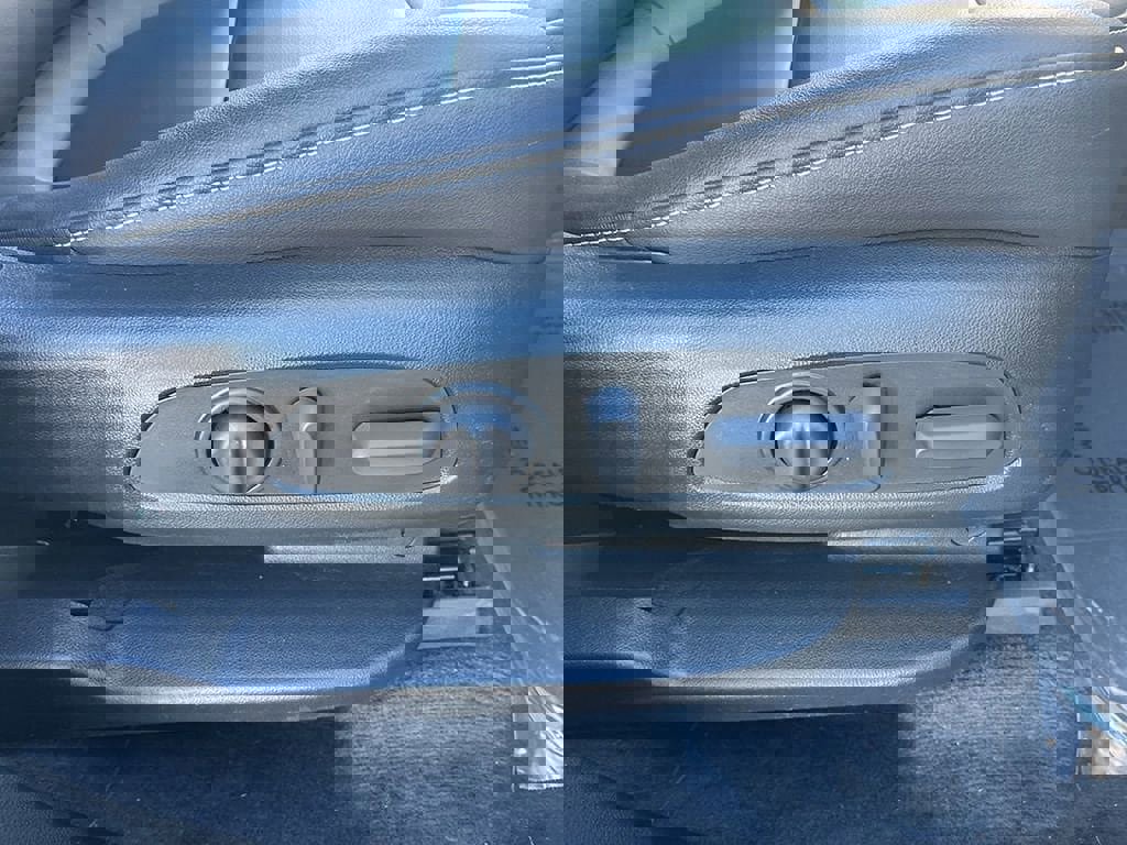 Used 2023 Chevrolet Traverse LT image 62