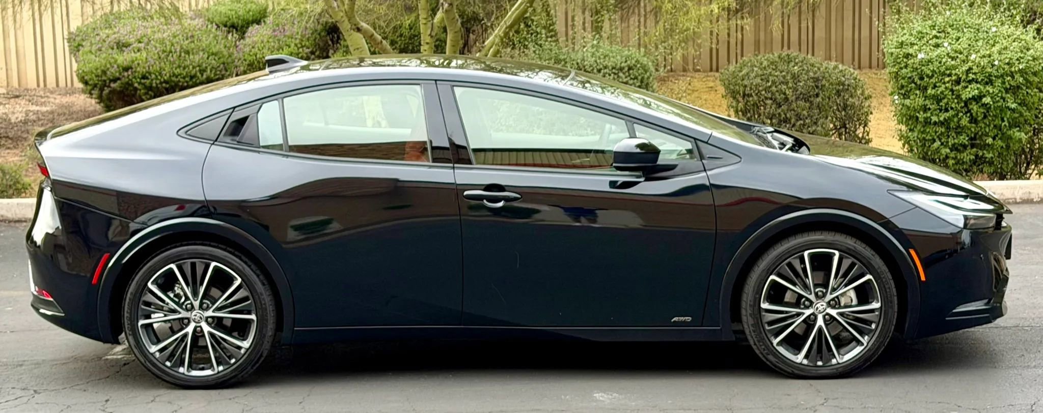 Used 2026 Toyota Prius XLE AWD/4WD image 4