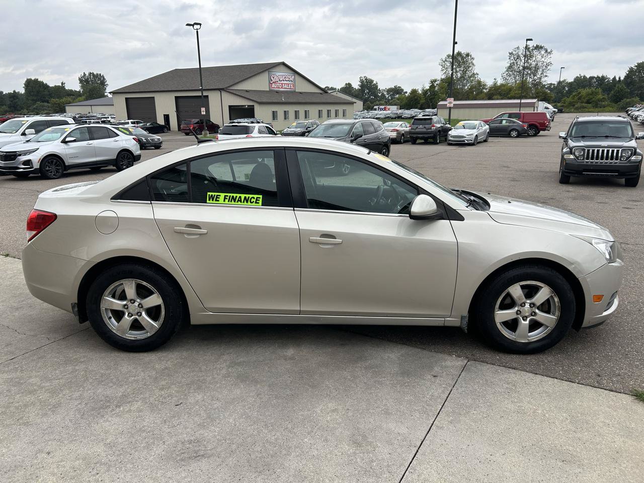 Used 2014 Chevrolet Cruze LT FWD image 4