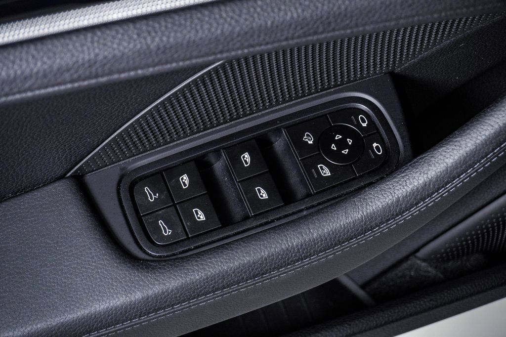 Certified 2025 Porsche Panamera 4 image 26