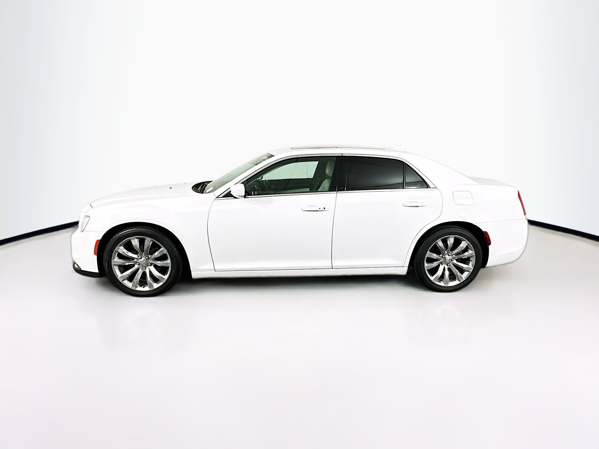 Used 2016 Chrysler 300 Limited RWD image 4