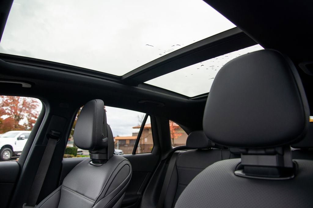 New 2026 Mercedes-Benz GLC 300 4MATIC image 12