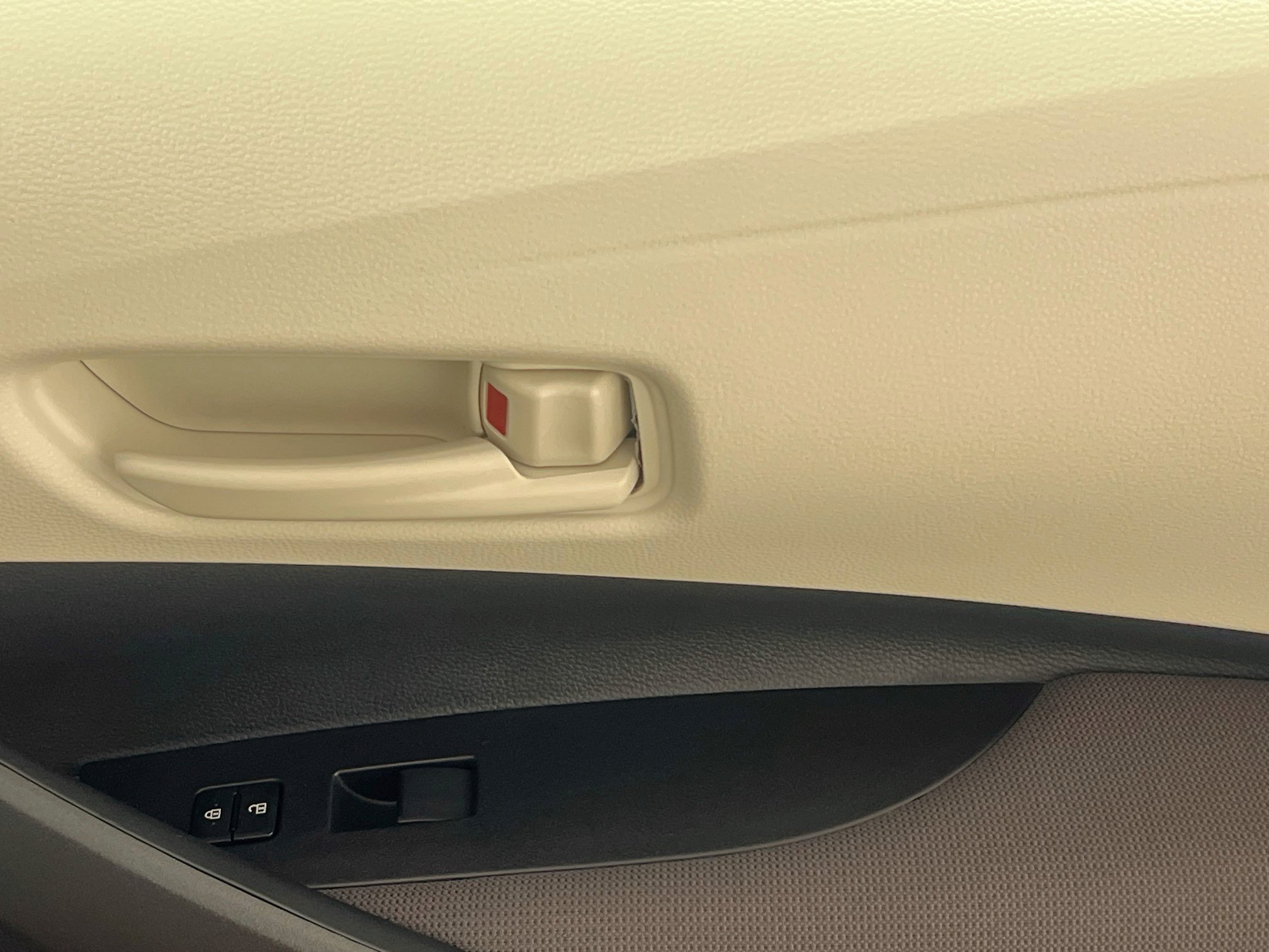 Used 2025 Toyota Corolla LE FWD image 30
