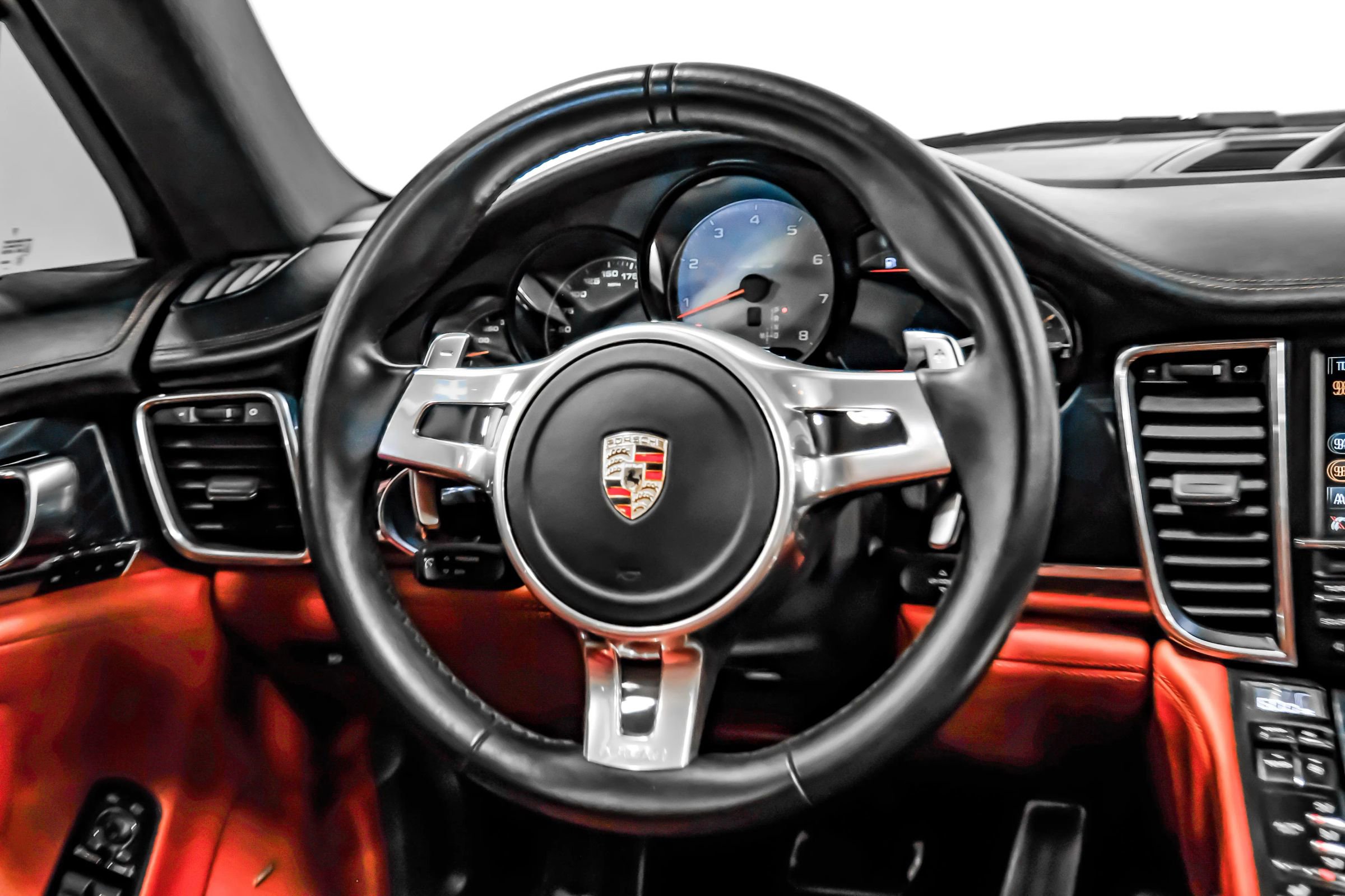 Used 2014 Porsche Panamera S image 9