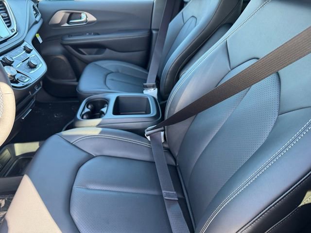 New 2026 Chrysler Pacifica Select image 12