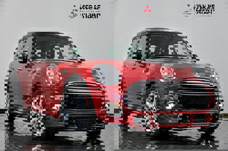 Used 2015 MINI Cooper 4-Door Hardtop image 1