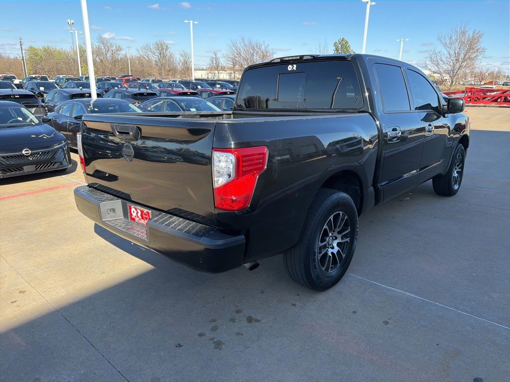 Used 2021 Nissan Titan SV image 5