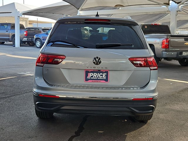 Used 2023 Volkswagen Tiguan SE w/ Panoramic Sunroof Package FWD image 8