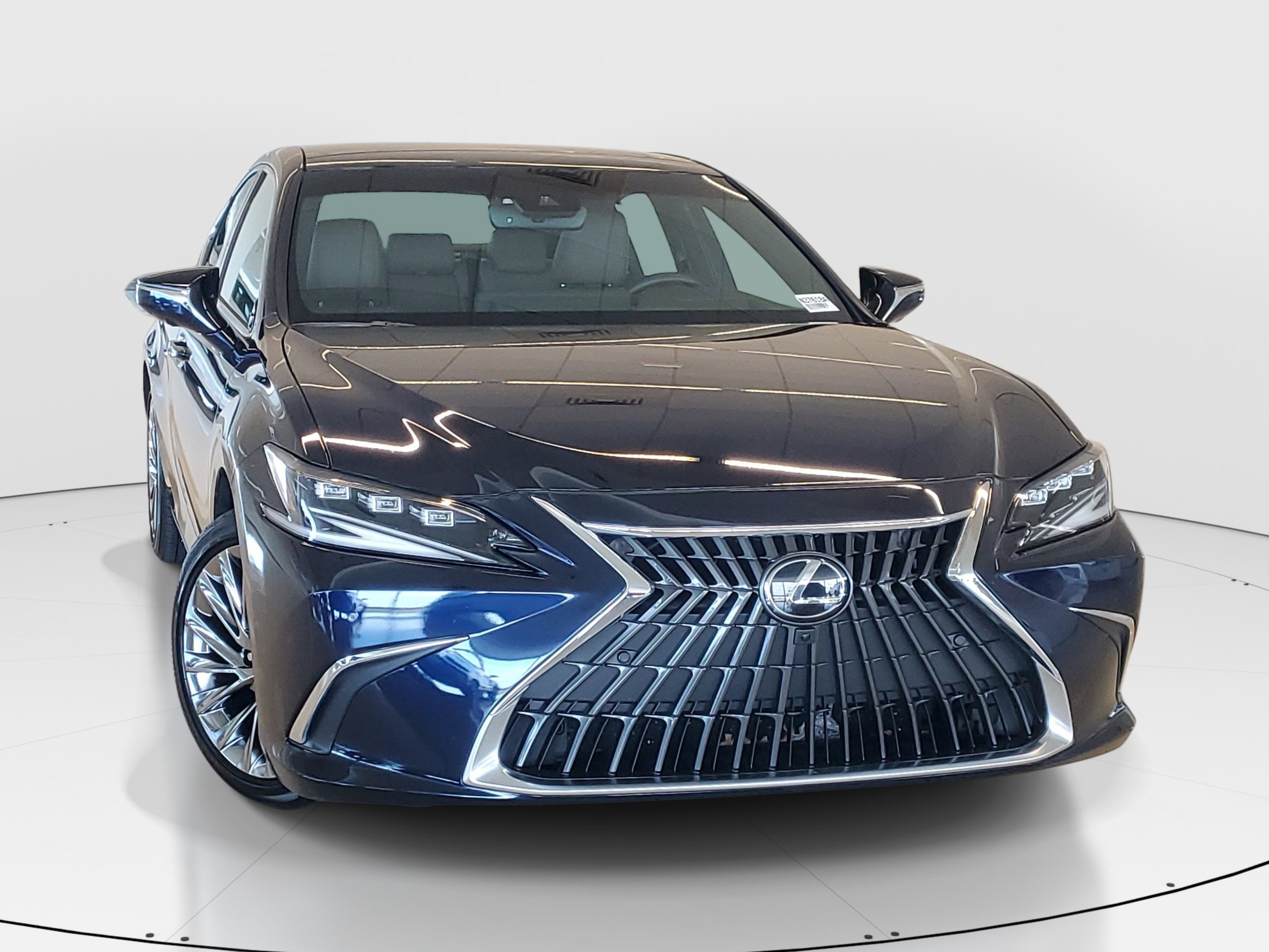 Used 2025 Lexus ES 350 Ultra Luxury w/ Accessory Package (Z2) FWD image 2