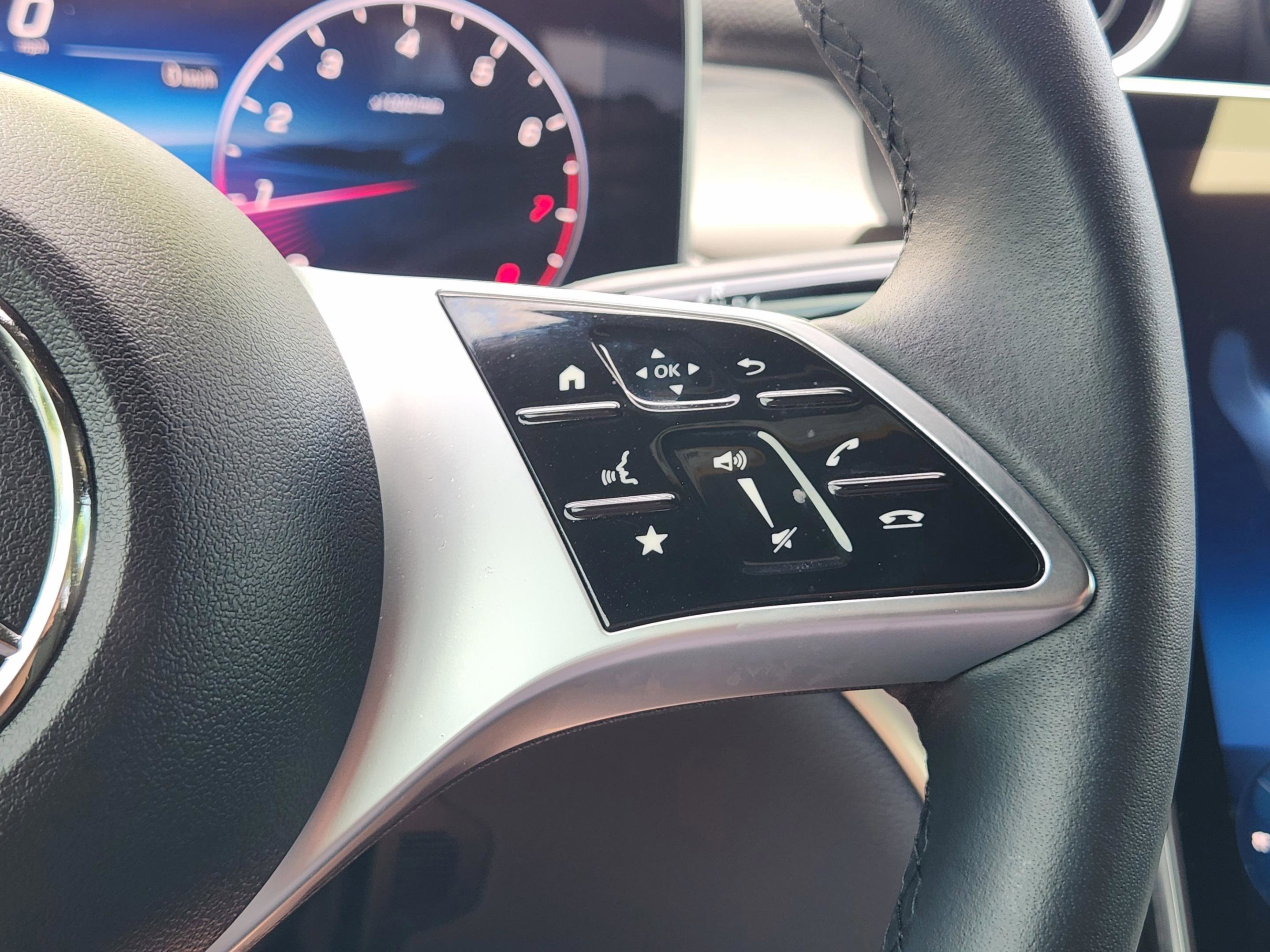 Certified 2025 Mercedes-Benz GLC 300 4MATIC image 9