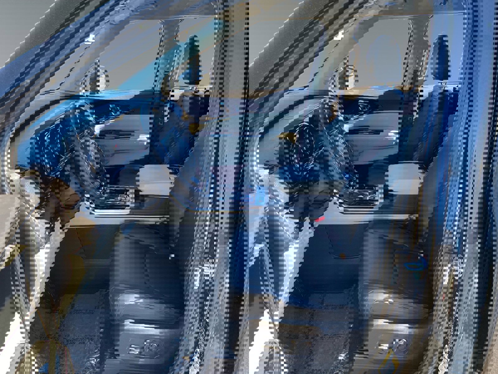 Used 2023 Kia Carnival EX image 9