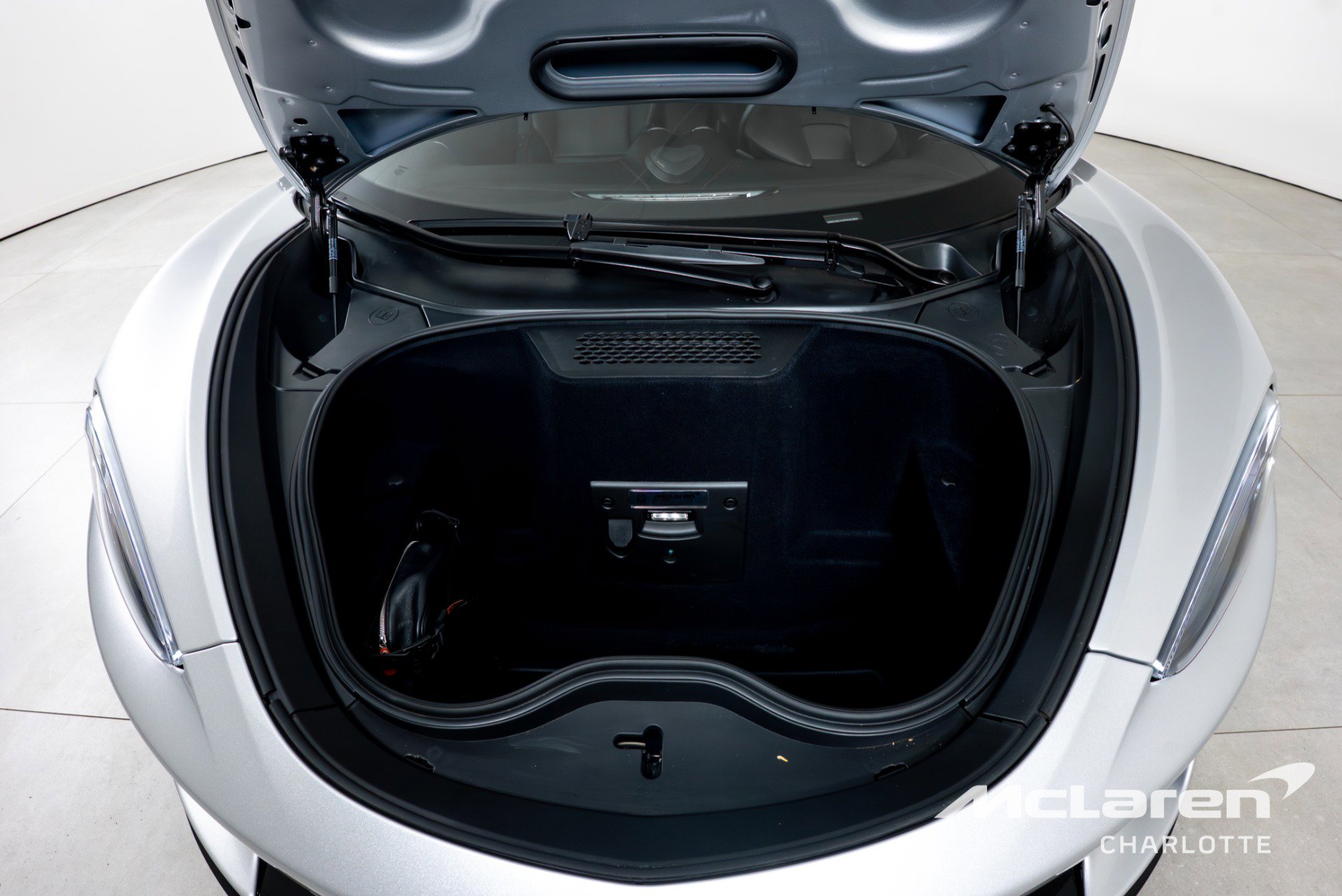Used 2023 McLaren GT RWD image 16