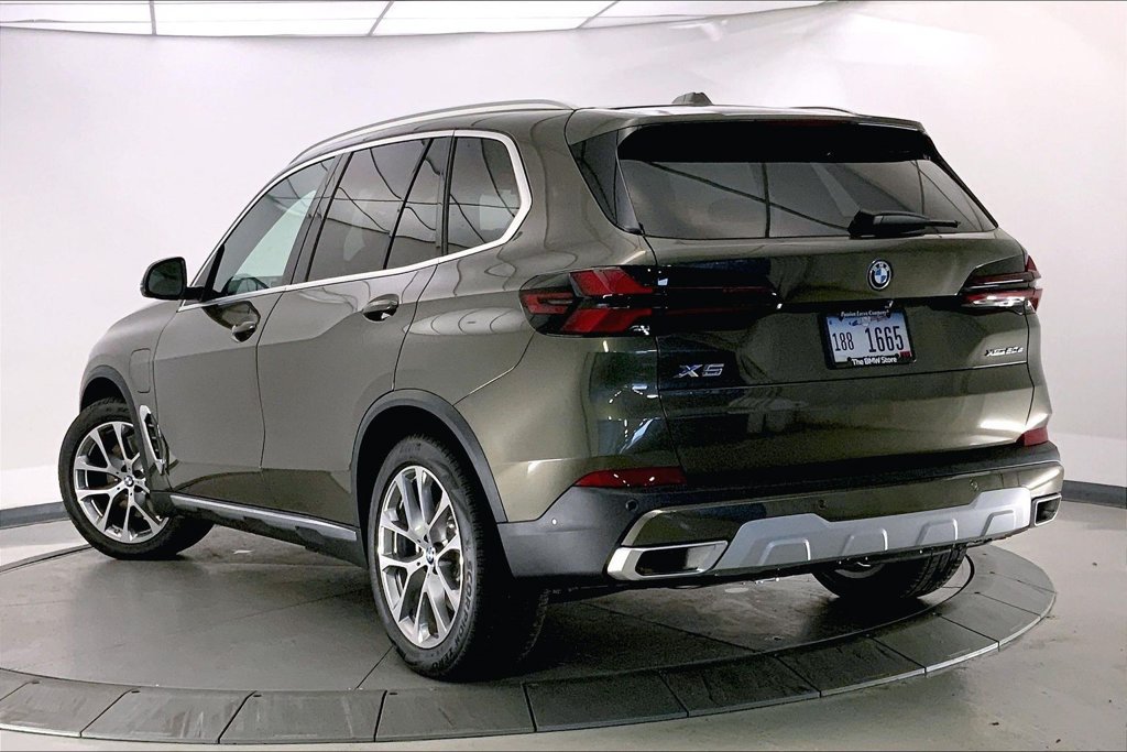 New 2026 BMW X5 xDrive50e w/ Climate Comfort Package AWD/4WD image 2