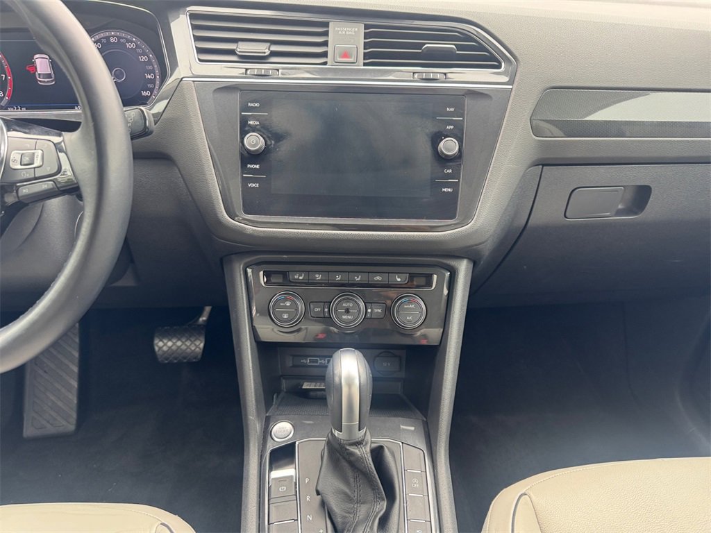 Used 2018 Volkswagen Tiguan SEL Premium image 11