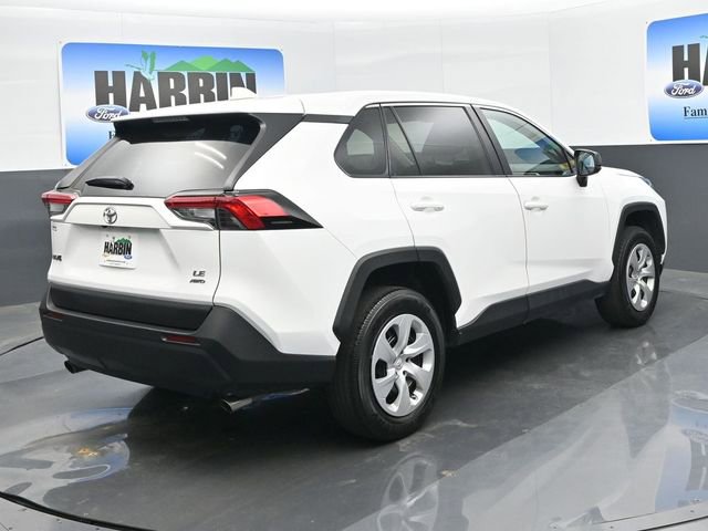 Used 2024 Toyota RAV4 LE AWD/4WD image 5
