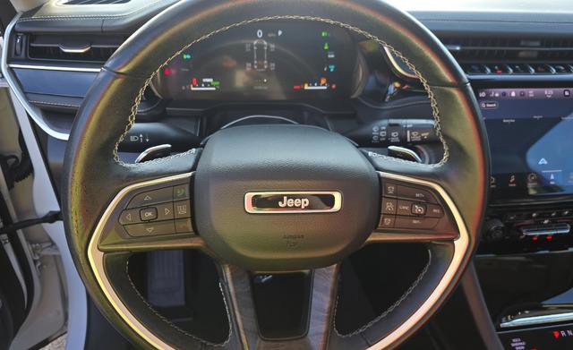 Used 2022 Jeep Grand Cherokee Limited 4xe w/ Luxury Tech Group II image 7