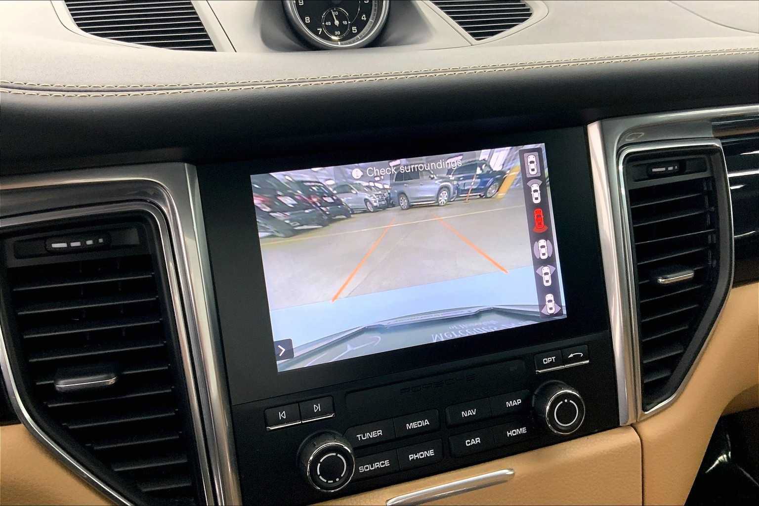 Used 2017 Porsche Macan AWD/4WD image 24