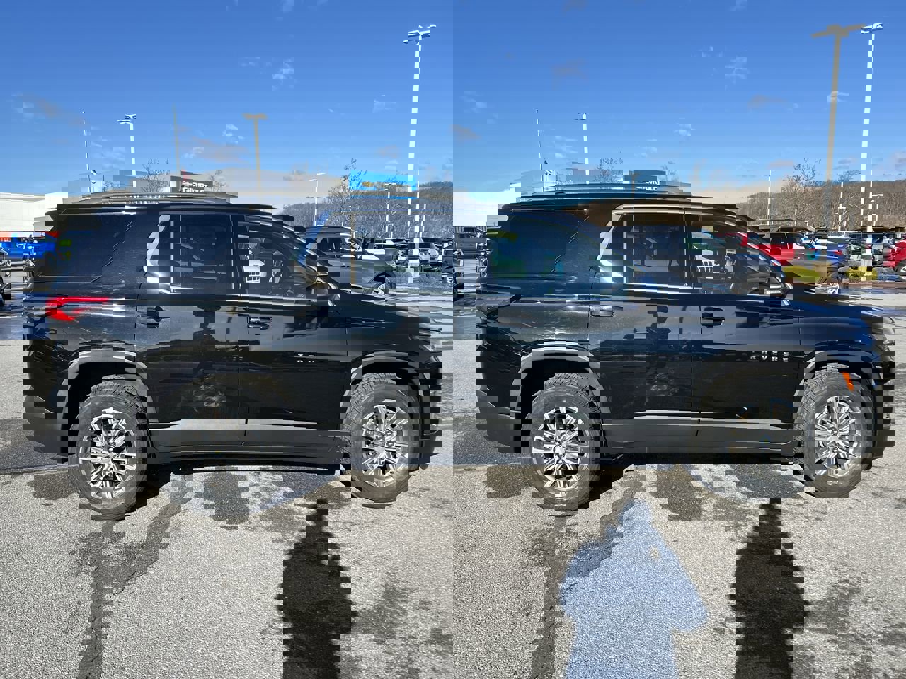 Used 2023 Chevrolet Traverse LT image 8