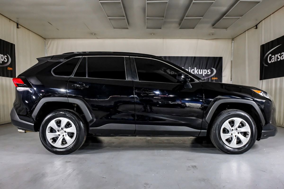 Used 2021 Toyota RAV4 LE FWD image 5