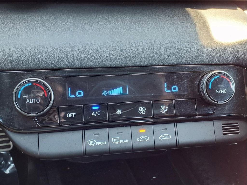 Used 2025 Hyundai Elantra Sport FWD image 12