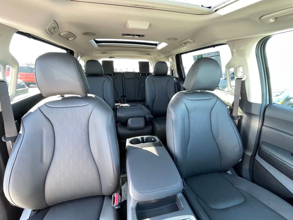 New 2026 Kia Carnival SX w/ SX Dark Edition Package image 31