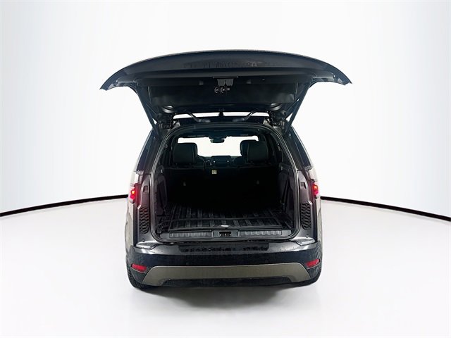 Used 2024 Land Rover Discovery Dynamic SE image 28