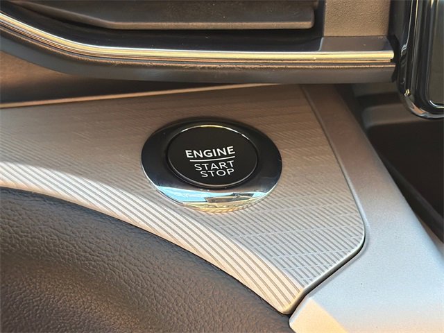 Used 2022 Ford Explorer XLT w/ Equipment Group 202A image 28