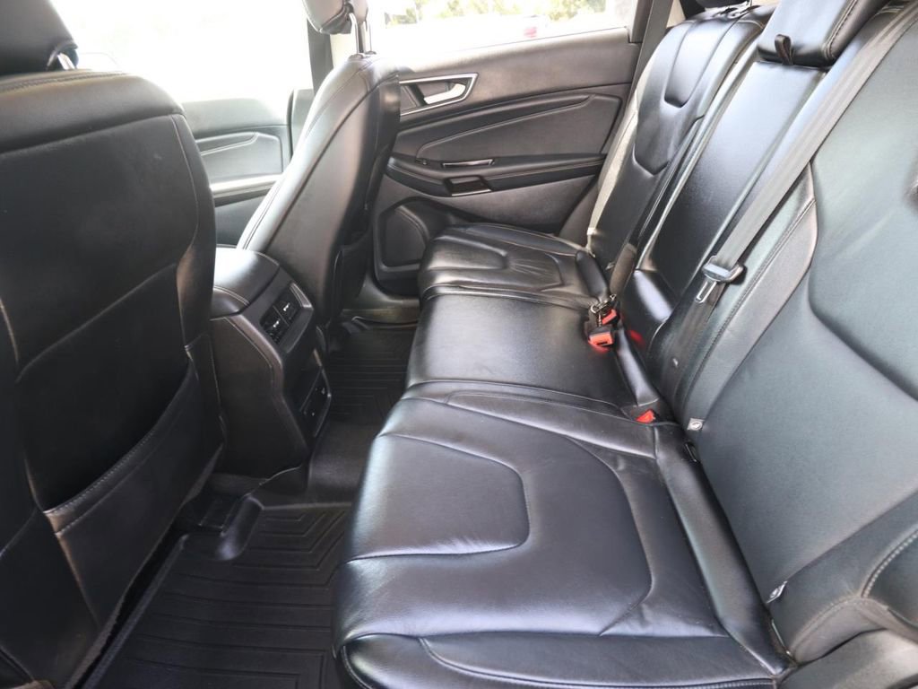 Used 2019 Ford Edge Titanium FWD image 9