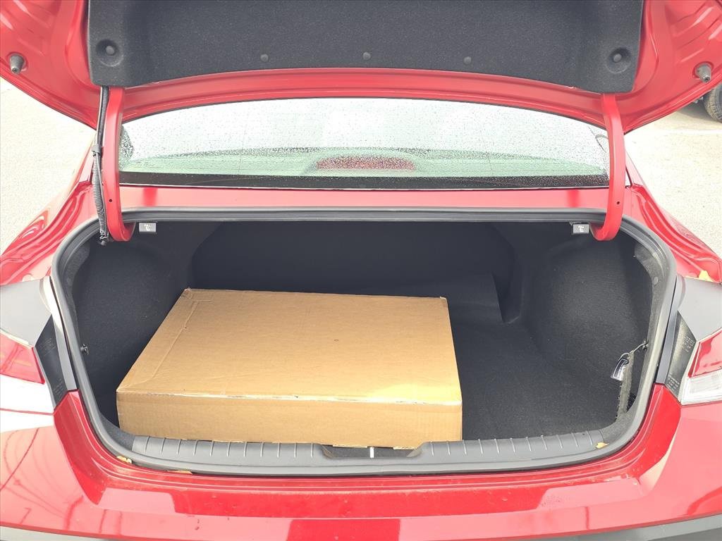 Used 2025 Hyundai Elantra SEL image 13