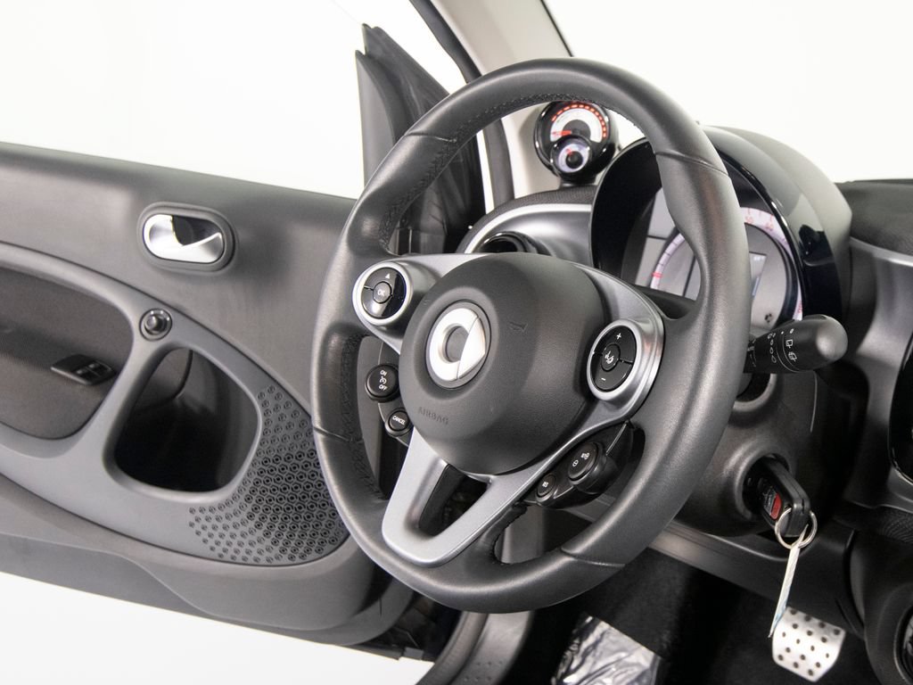 Used 2018 smart fortwo electric drive RWD image 30