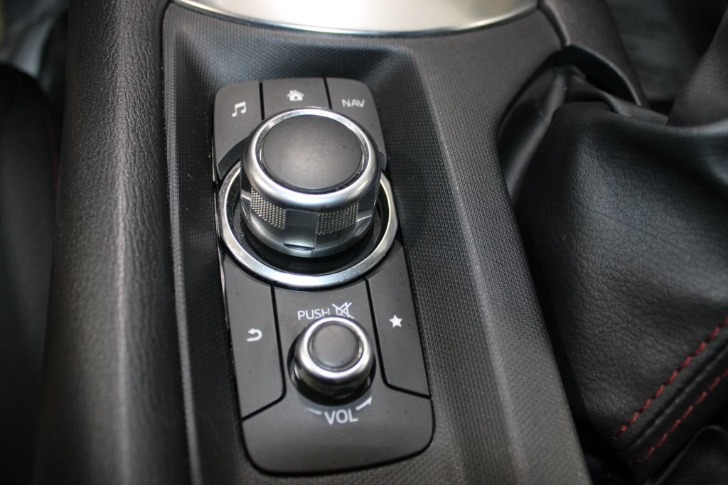 Used 2016 MAZDA MX-5 Miata Club RWD image 31