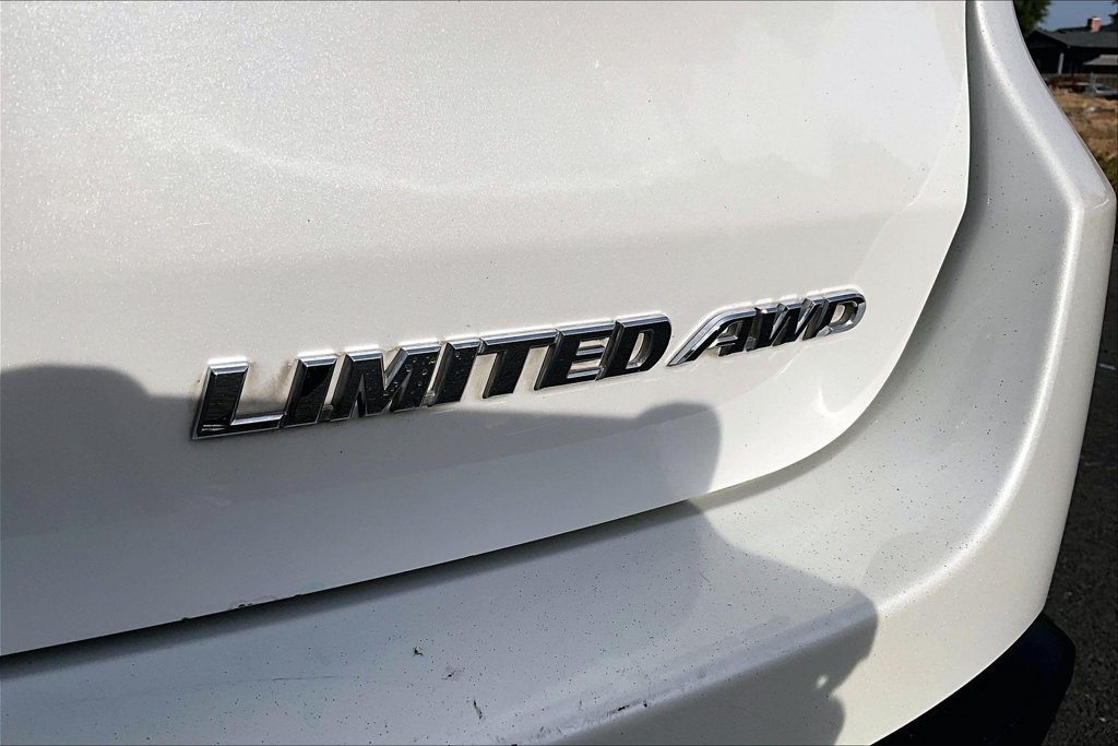 Used 2016 Toyota Highlander Limited w/ Driver Technology Package AWD/4WD image 8