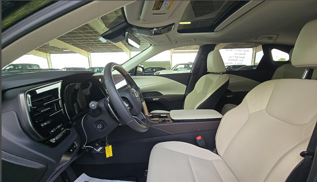 Used 2023 Lexus RX 350 Premium w/ Accessory Package AWD/4WD image 28