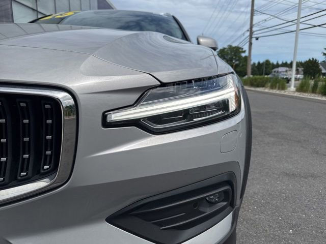 Certified 2025 Volvo V60 B5 Cross Country Plus AWD/4WD image 8
