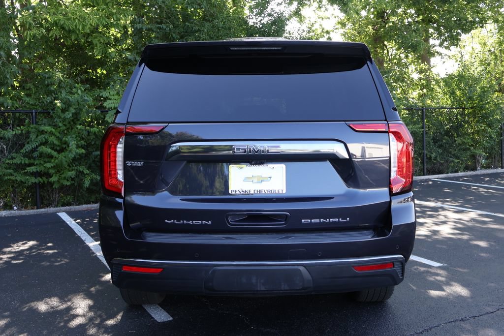 Certified 2024 GMC Yukon Denali Ultimate w/ LPO, Floor Liner Package AWD/4WD image 9