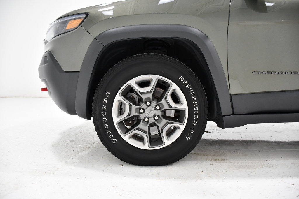 Used 2019 Jeep Cherokee Trailhawk w/ Cold Weather Group AWD/4WD image 7