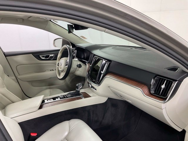Used 2021 Volvo S60 T5 Momentum FWD image 31